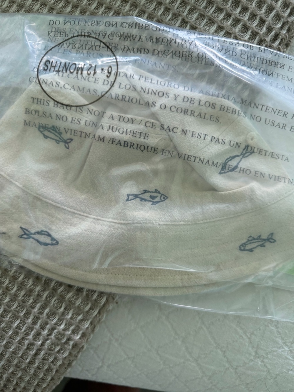 Soft Cream Fish-Print Baby Bucket Hat by 
Jamie and Jon 6 to 12 months nwt